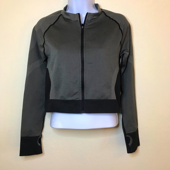 Fashion nova sports women’s top XL long sleeves with a zipper - Picture 4 of 10